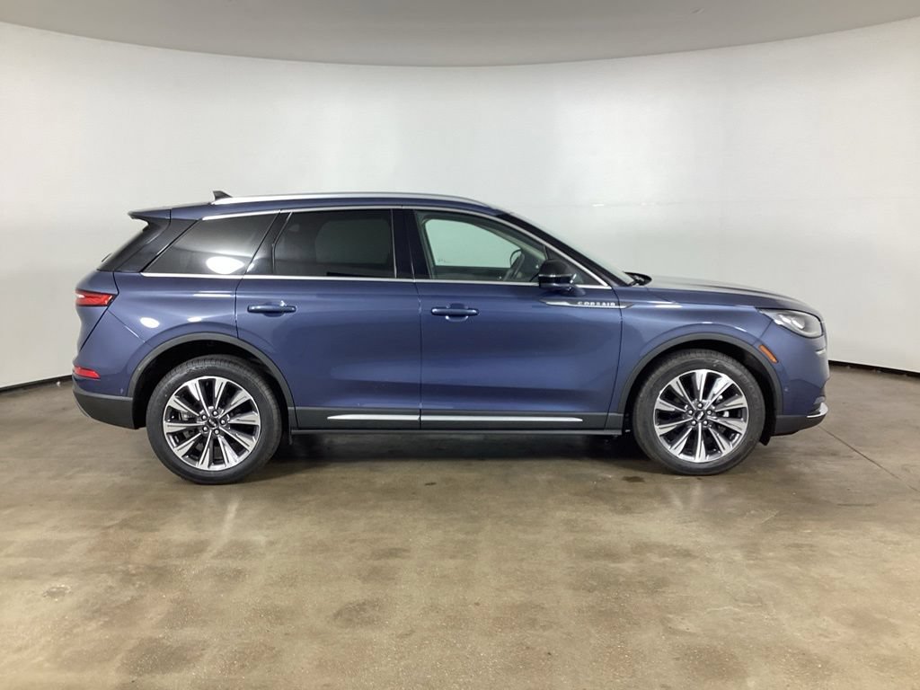 Used 2022 Lincoln Corsair Reserve w/ Equipment Group 201A AWD/4WD image 4