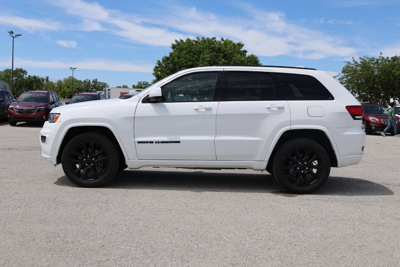 Used 2021 Jeep Grand Cherokee Laredo X AWD/4WD image 8