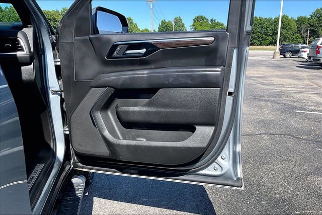 Used 2025 Chevrolet Suburban Z71 AWD/4WD image 29