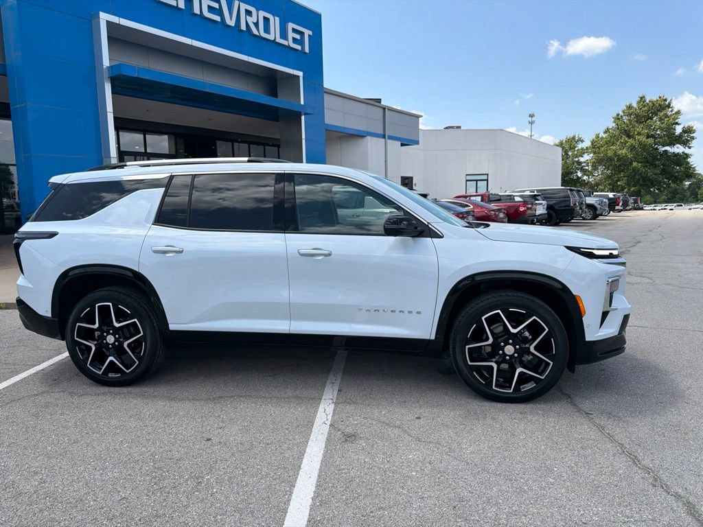 Used 2026 Chevrolet Traverse High Country AWD/4WD image 2