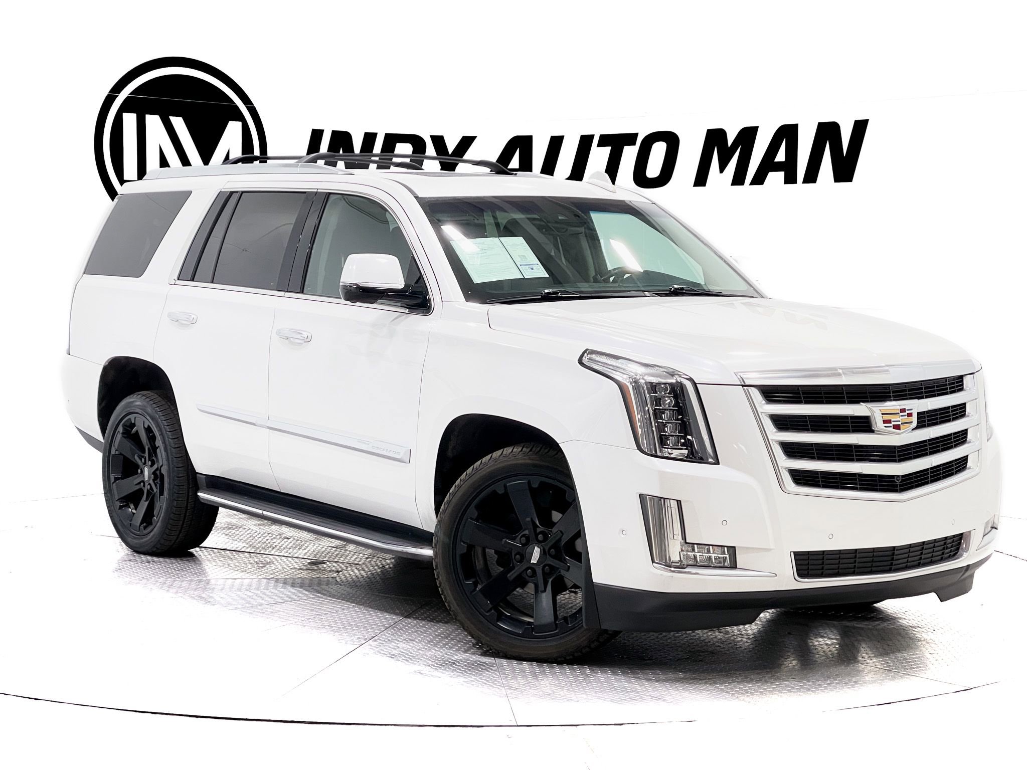 Used 2019 Cadillac Escalade Luxury image 2