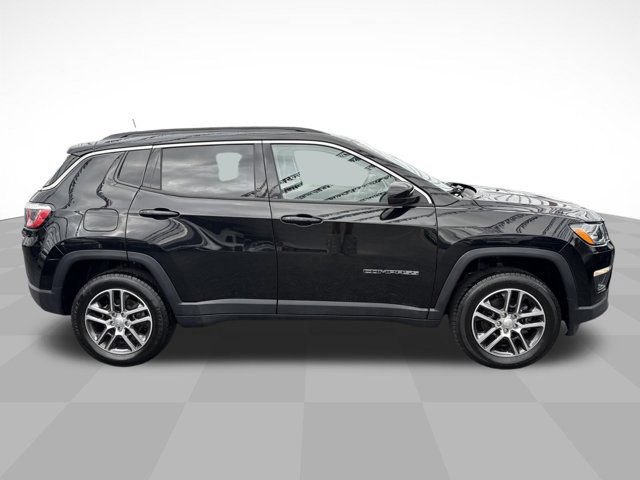 Used 2020 Jeep Compass Latitude w/ Cold Weather Group AWD/4WD image 4