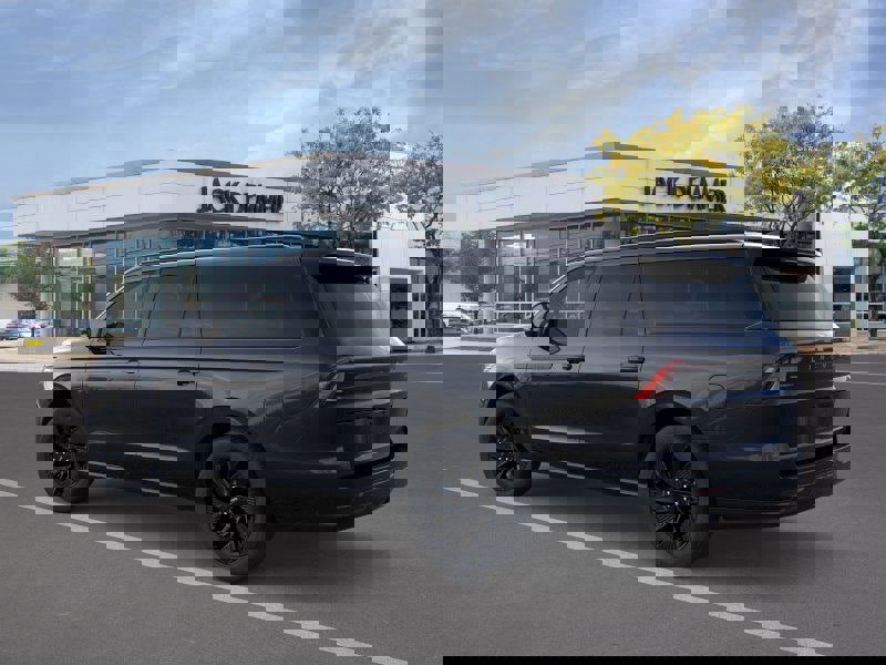 New 2026 Lincoln Navigator L Reserve w/ Jet Appearance Package image 4