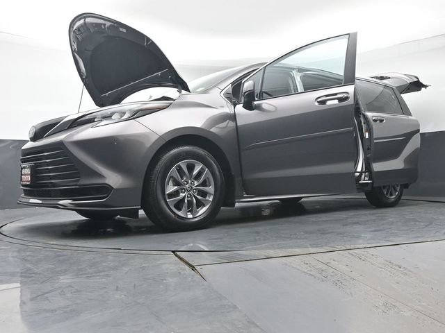 Certified 2024 Toyota Sienna LE w/ LE Plus Package image 49