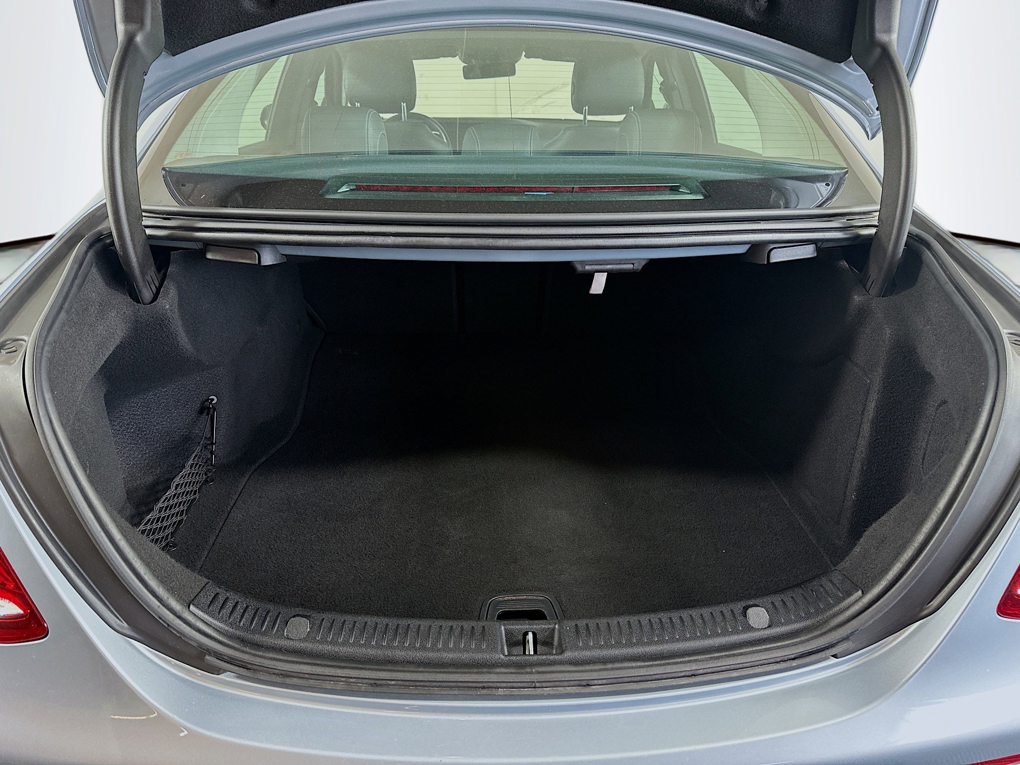 Used 2018 Mercedes-Benz E 300 4MATIC image 27