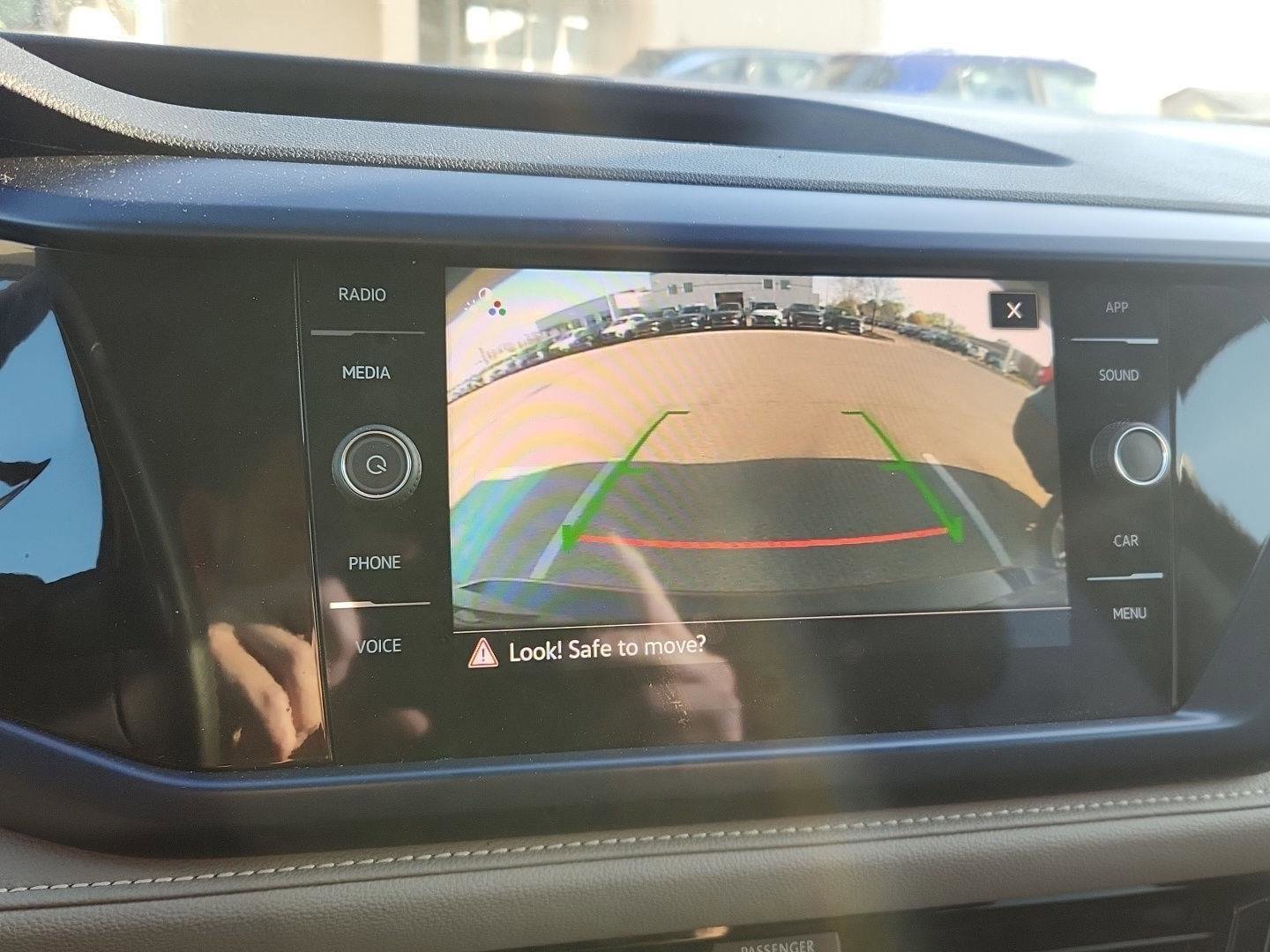 Used 2024 Volkswagen Taos SE AWD/4WD image 17