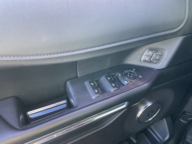 Used 2018 Ford Expedition XLT w/ Equipment Group 202A AWD/4WD image 13