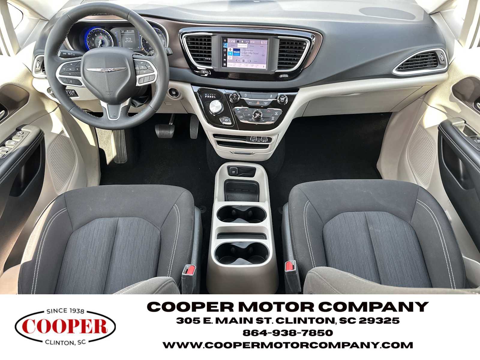 Used 2023 Chrysler Voyager LX image 21