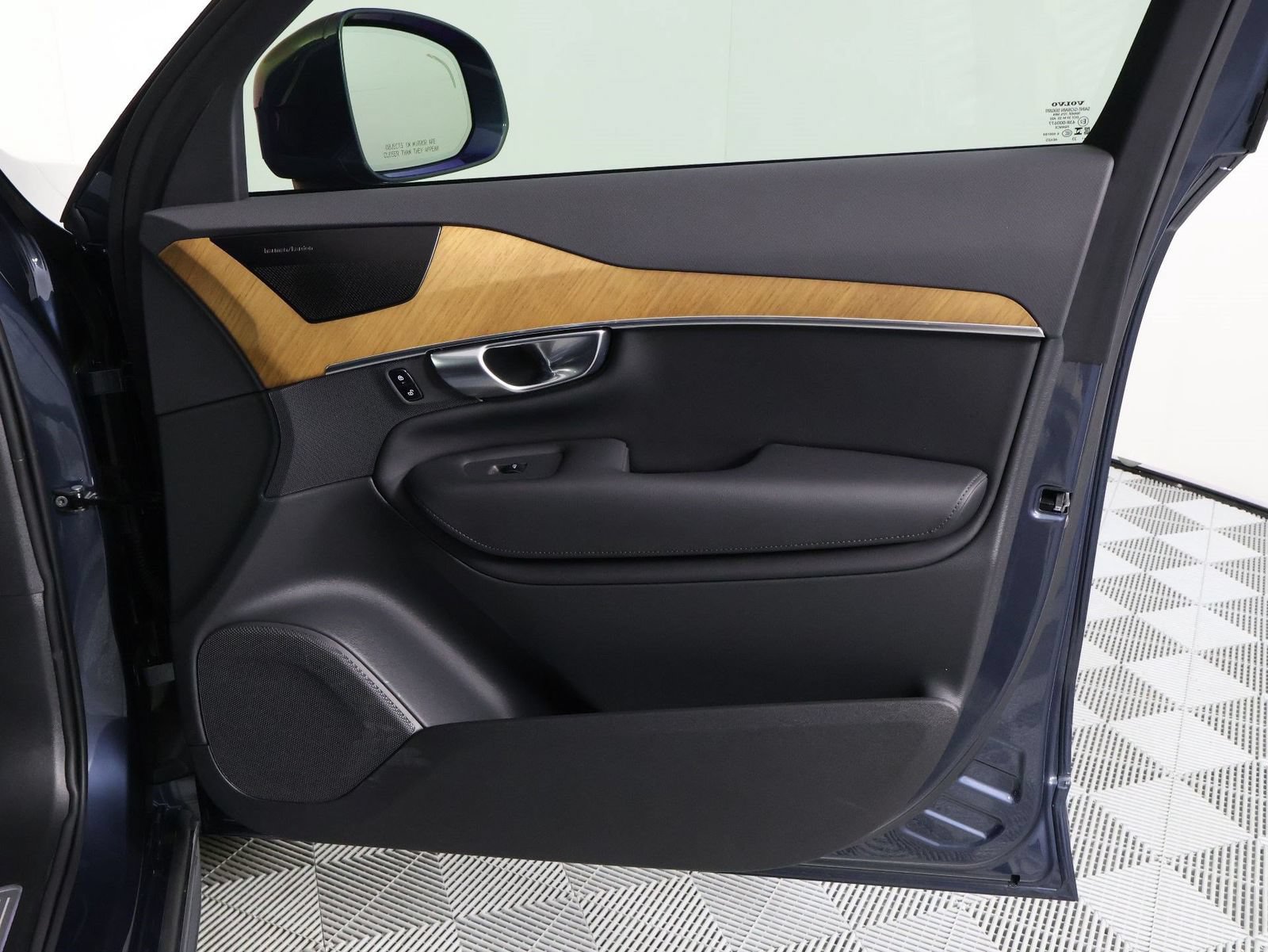 Certified 2023 Volvo XC90 B6 Plus AWD/4WD image 21
