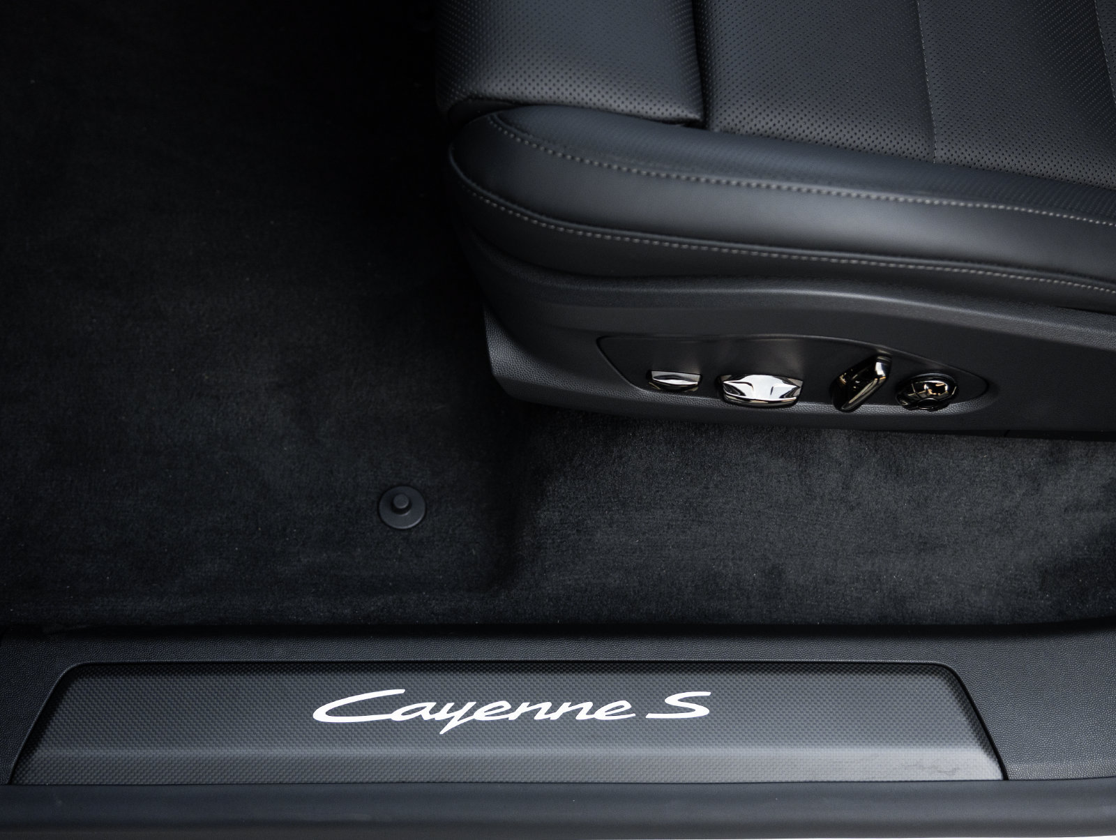 New 2026 Porsche Cayenne S AWD/4WD image 25