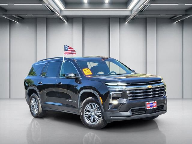 Used 2024 Chevrolet Traverse LT image 1