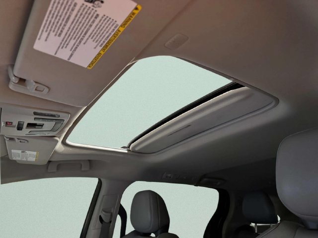 Used 2022 Toyota Sienna XLE FWD image 23