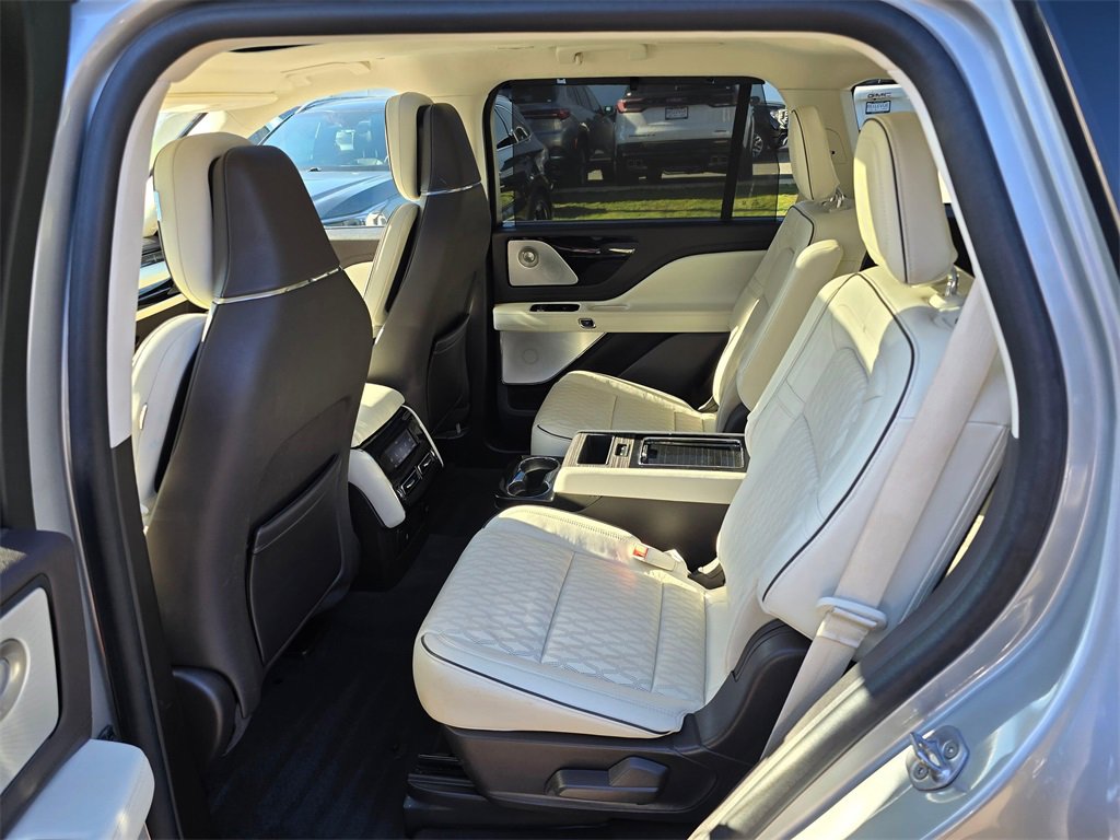 Used 2023 Lincoln Aviator Black Label w/ Dynamic Handling Package image 17