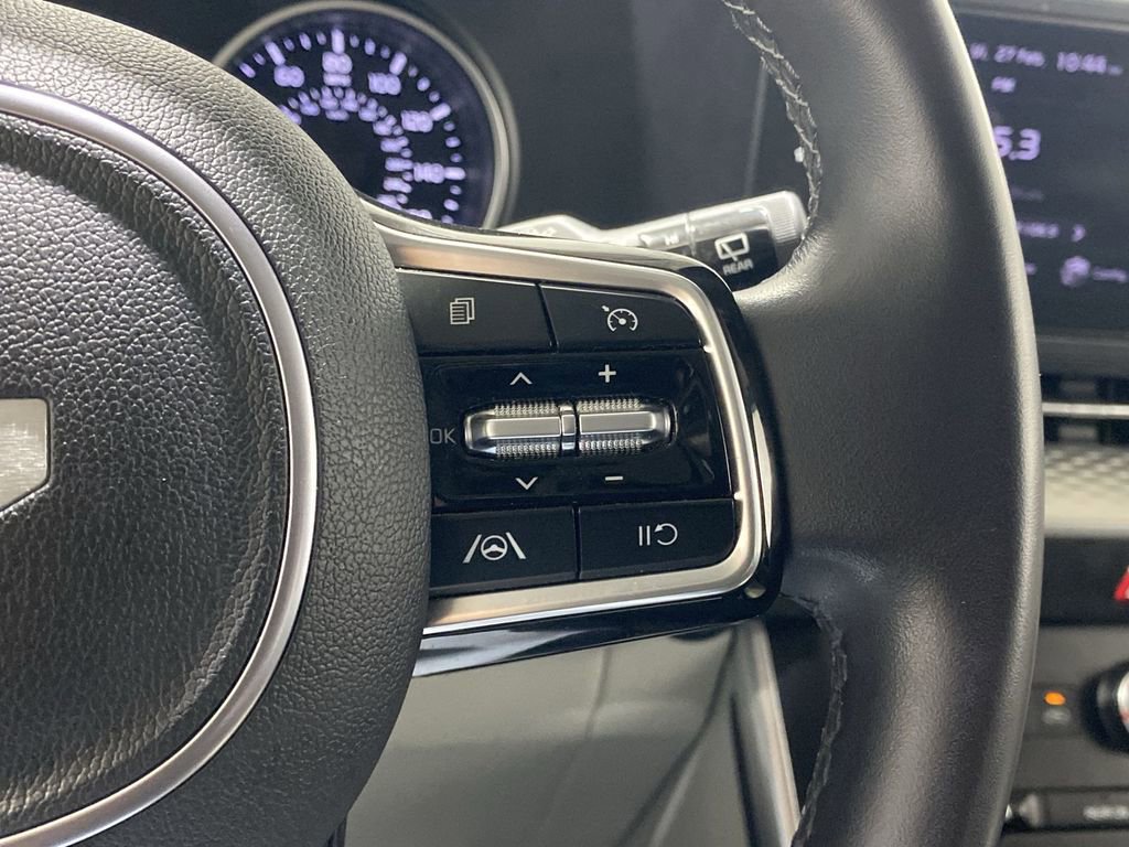 Used 2024 Kia Carnival LX image 33