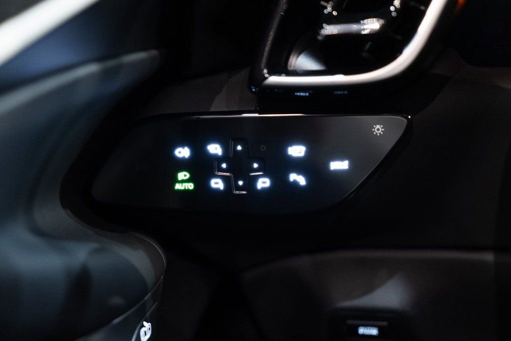 Used 2025 Ferrari Roma Spider image 31