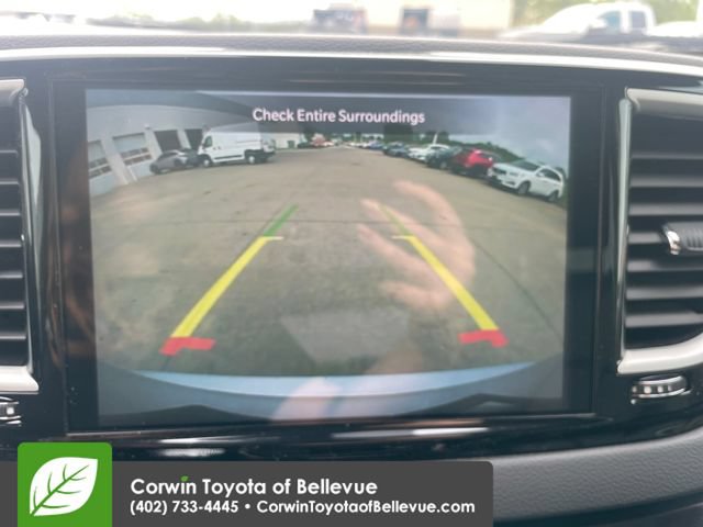 Used 2024 Chrysler Pacifica Touring-L FWD image 13