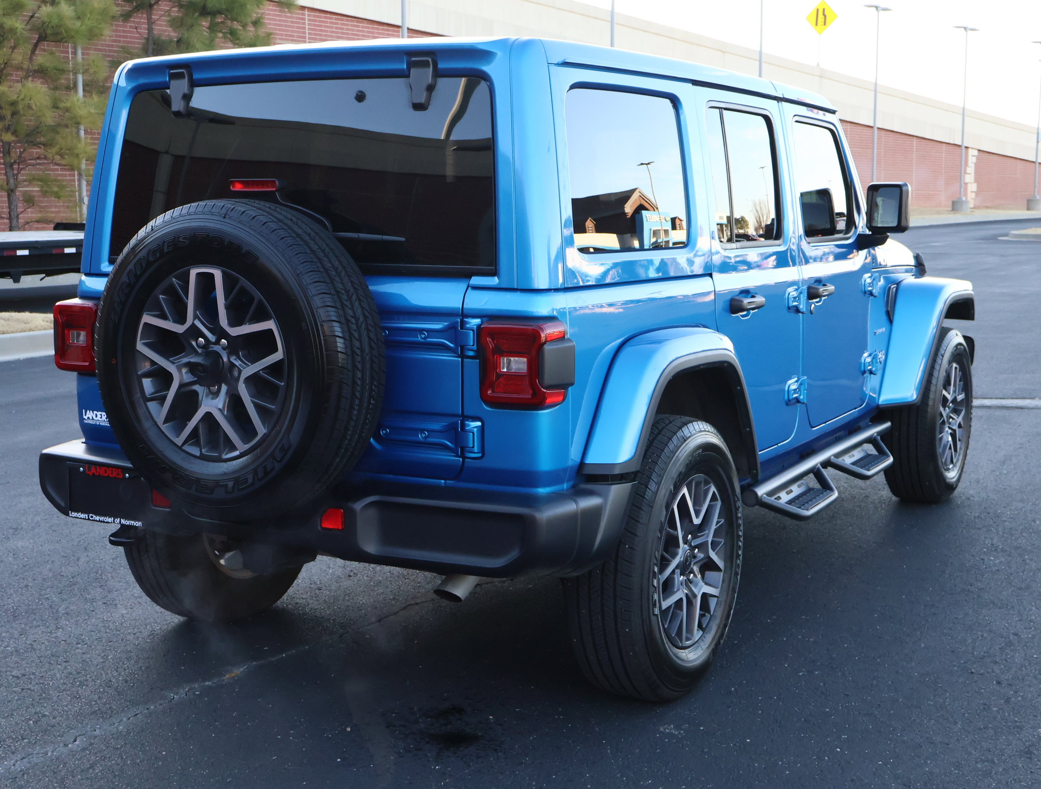 Used 2024 Jeep Wrangler Sahara image 29