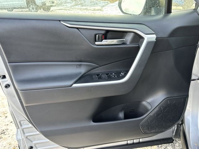 Used 2022 Toyota RAV4 SE image 22
