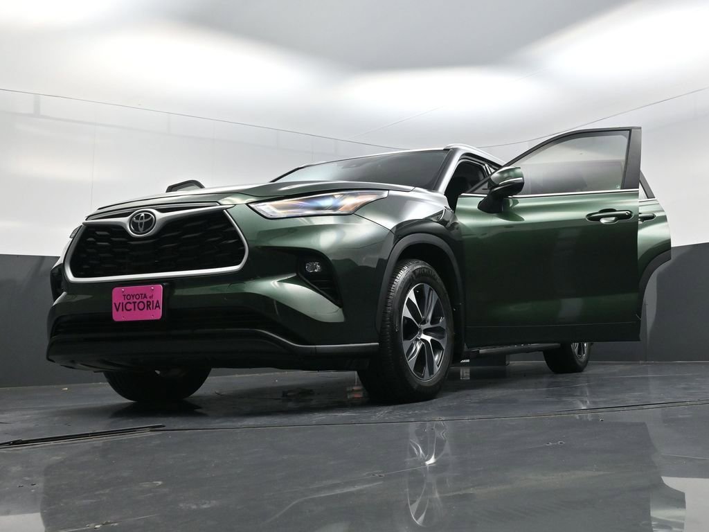 Used 2023 Toyota Highlander XLE image 26