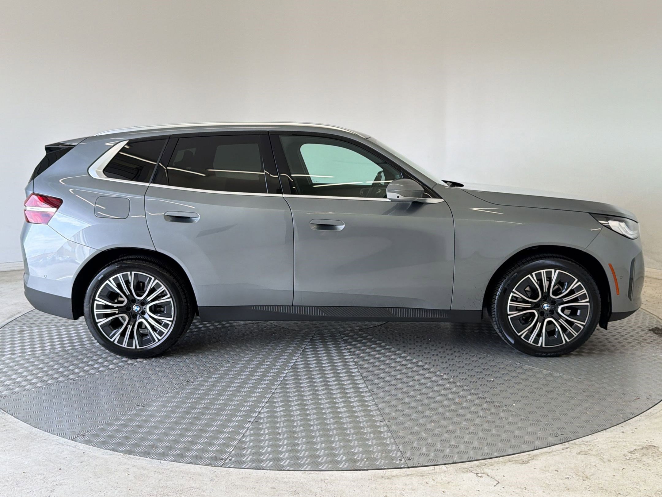 Used 2025 BMW X3 xDrive30i w/ Premium Package image 8