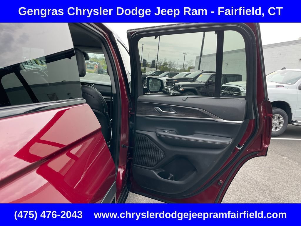 Used 2023 Jeep Grand Cherokee Limited w/ Luxury Tech Group II AWD/4WD image 18