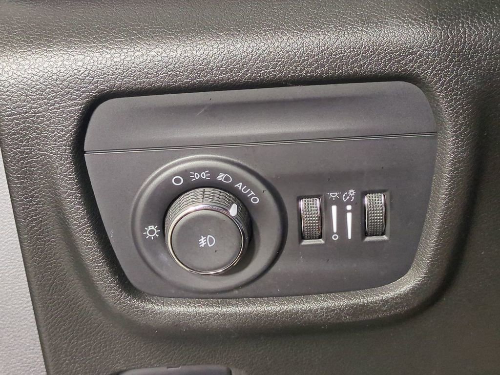 Used 2024 Jeep Grand Cherokee Limited w/ Black Appearance Package RWD image 30