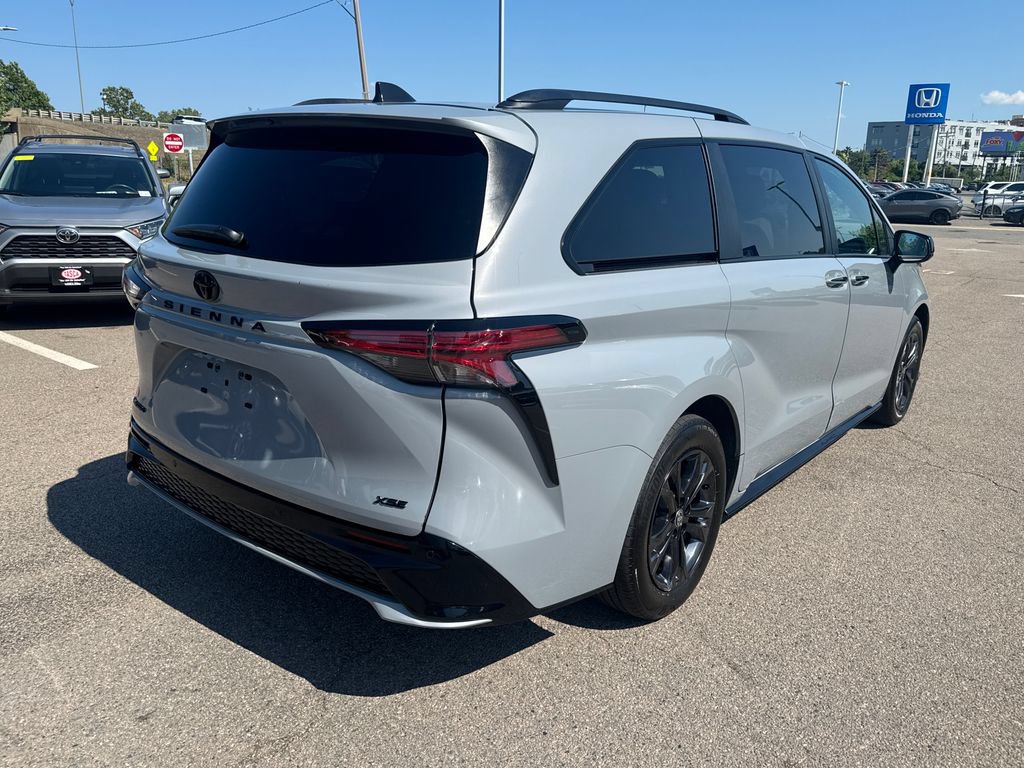 Used 2026 Toyota Sienna XSE AWD/4WD image 10