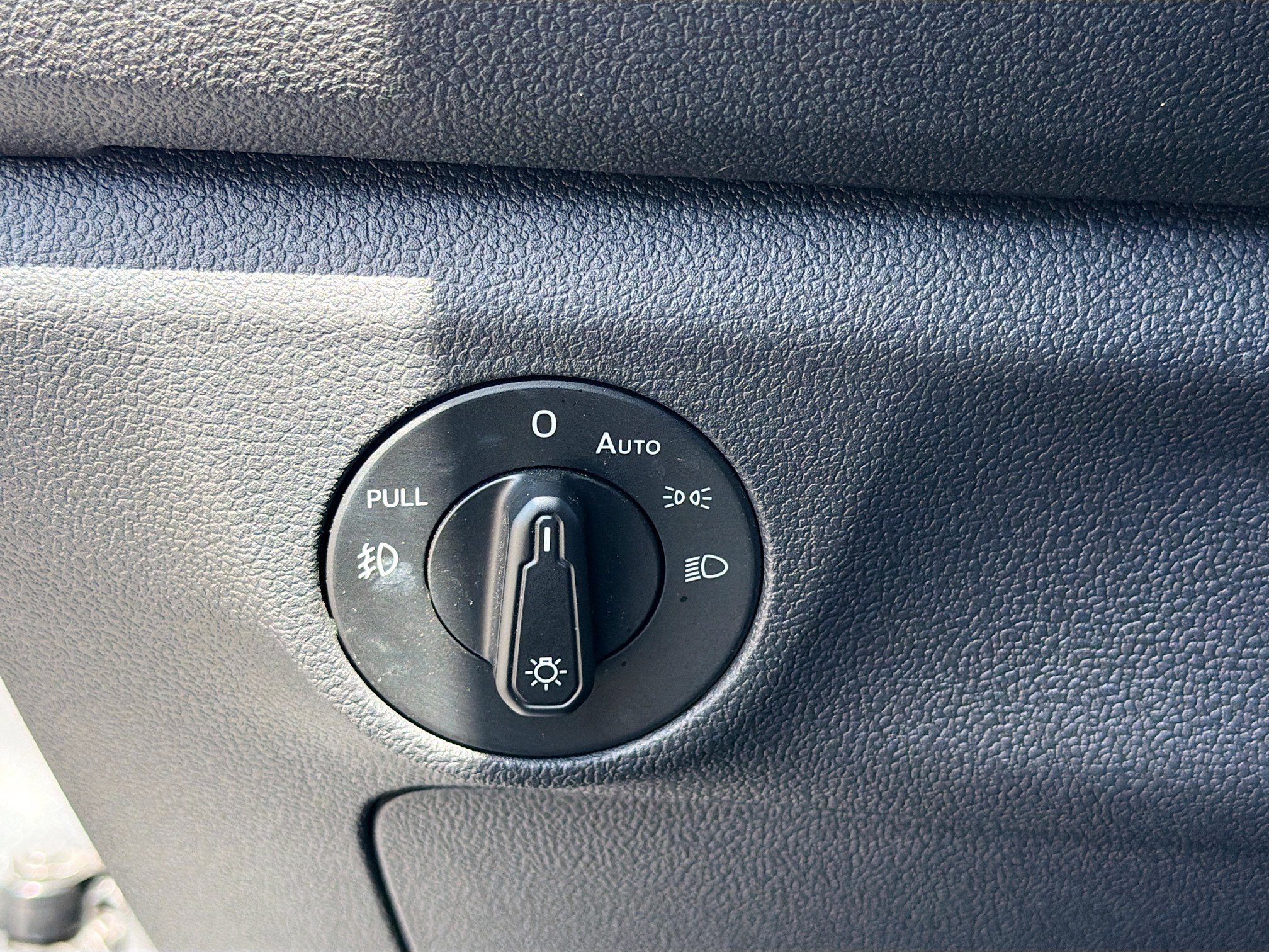 Used 2019 Volkswagen Jetta R-Line w/ R-Line Cold Weather Package FWD image 33
