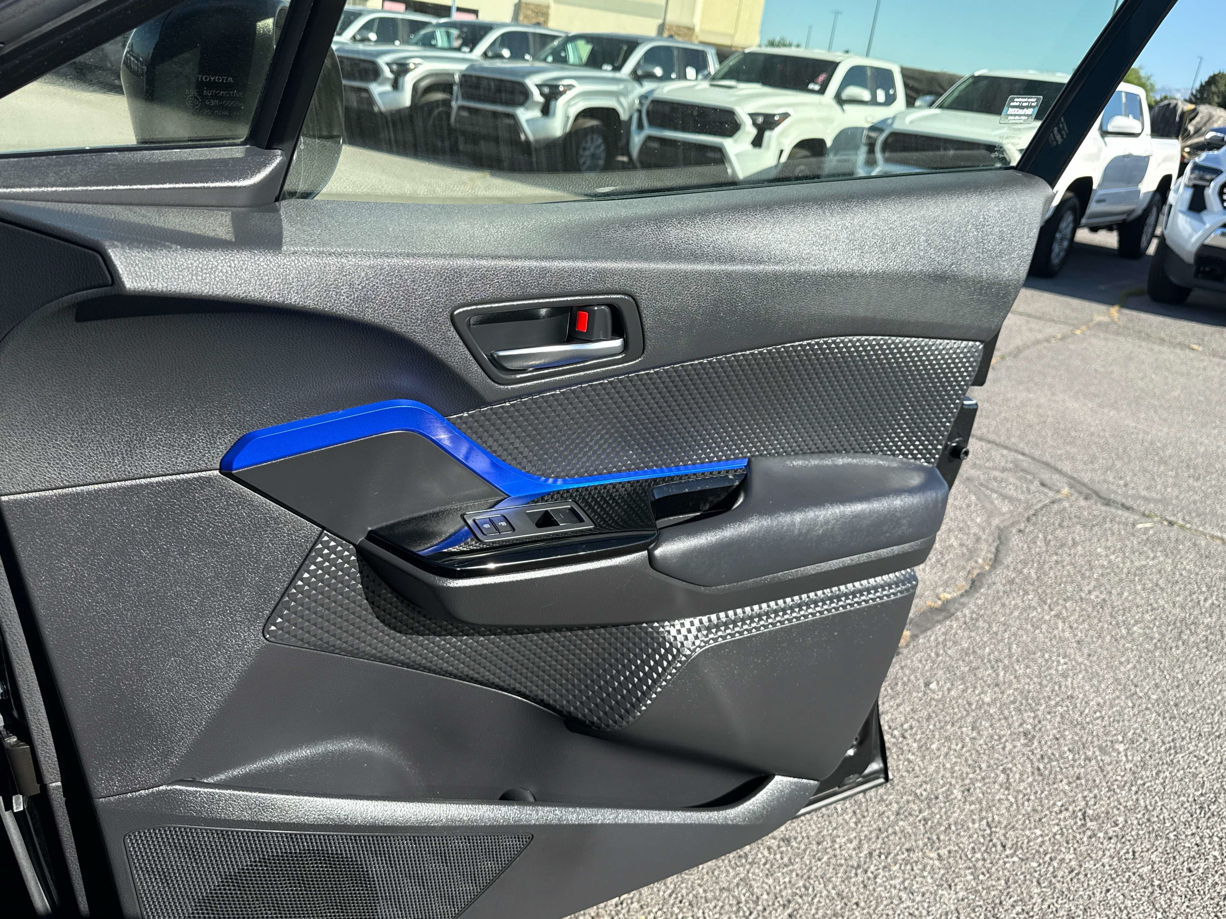 Used 2021 Toyota C-HR XLE FWD image 19