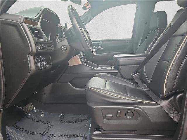 Used 2023 Chevrolet Suburban Premier image 16