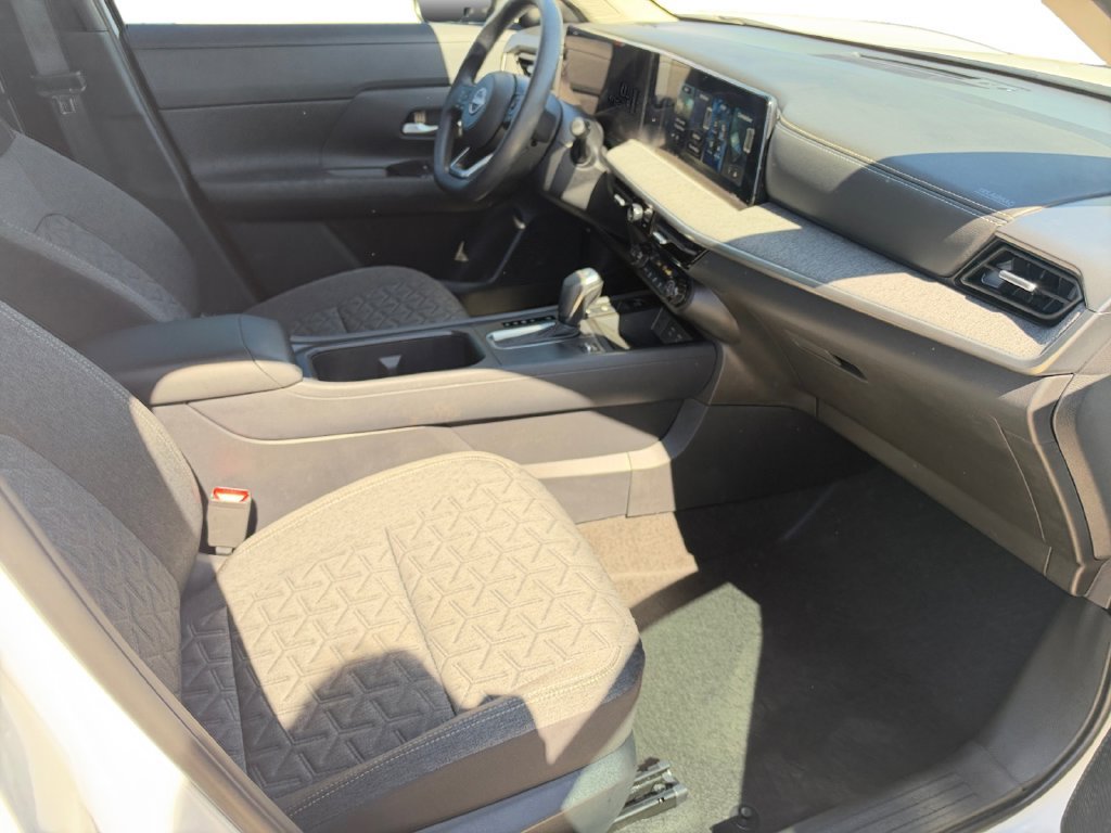Used 2026 Nissan Kicks SV w/ SV Premium Package FWD image 16