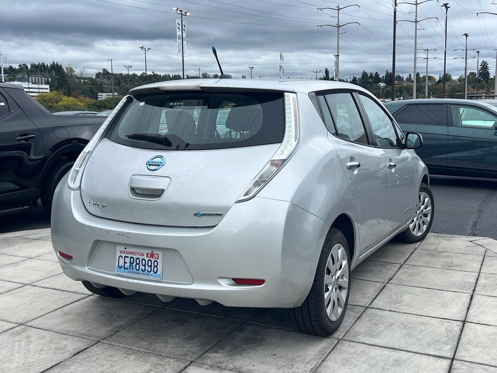 Used 2013 Nissan Leaf S FWD image 7