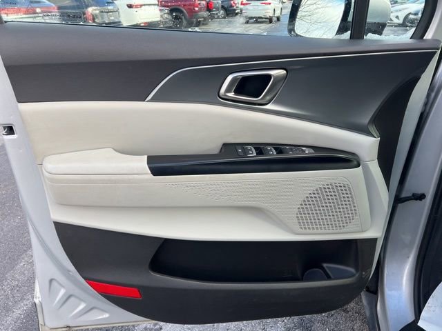 Certified 2023 Kia Carnival LX image 26