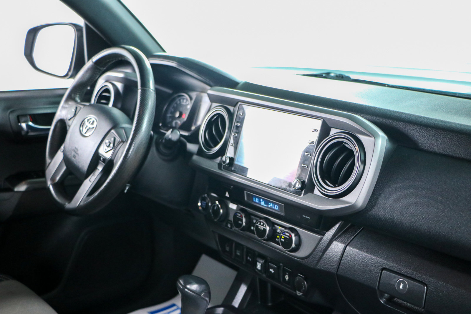 Used 2022 Toyota Tacoma TRD Sport w/ Technology Package AWD/4WD image 27