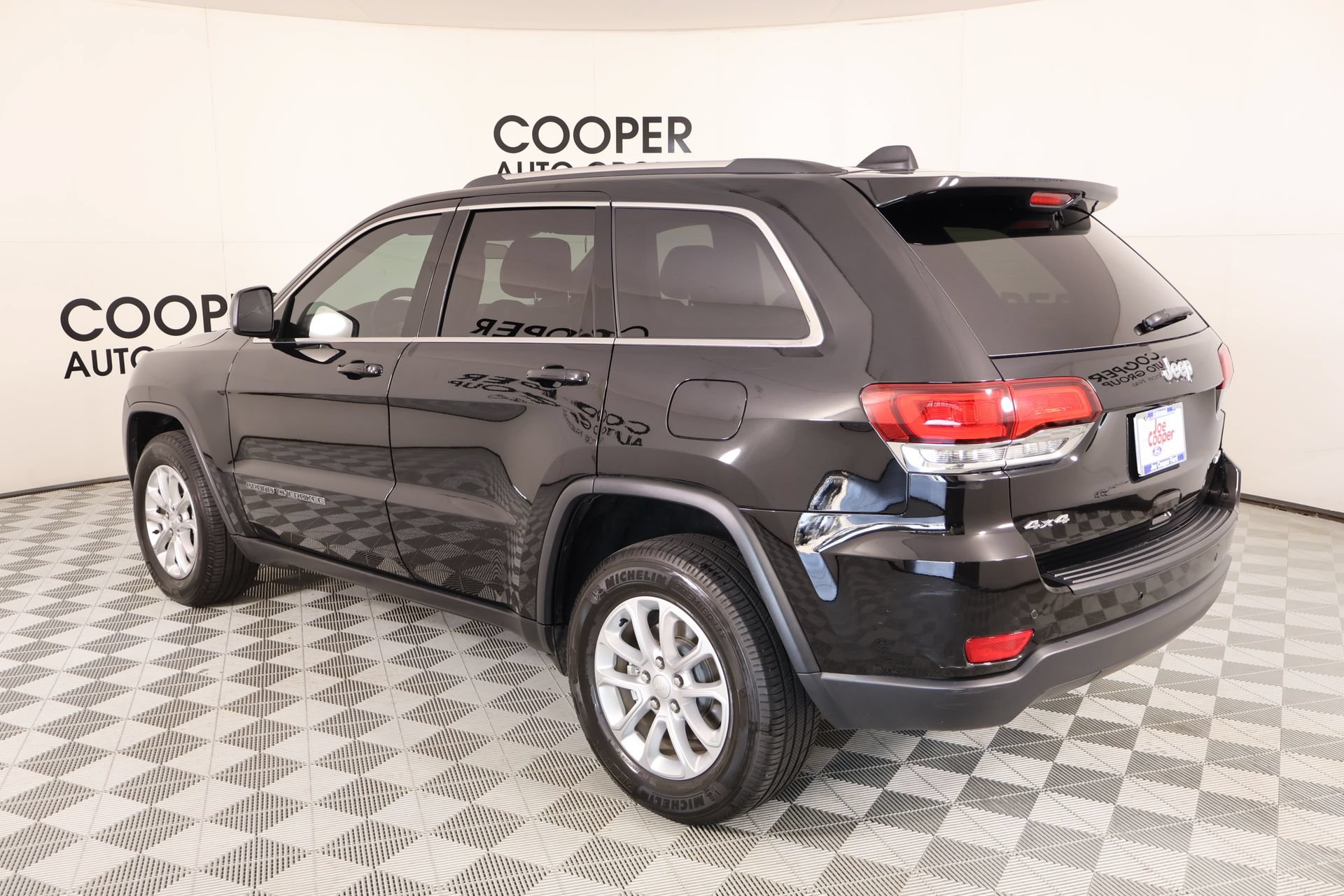 Used 2021 Jeep Grand Cherokee Laredo X AWD/4WD image 23