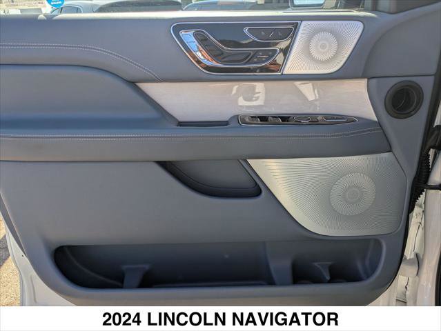 Used 2024 Lincoln Navigator Black Label image 10