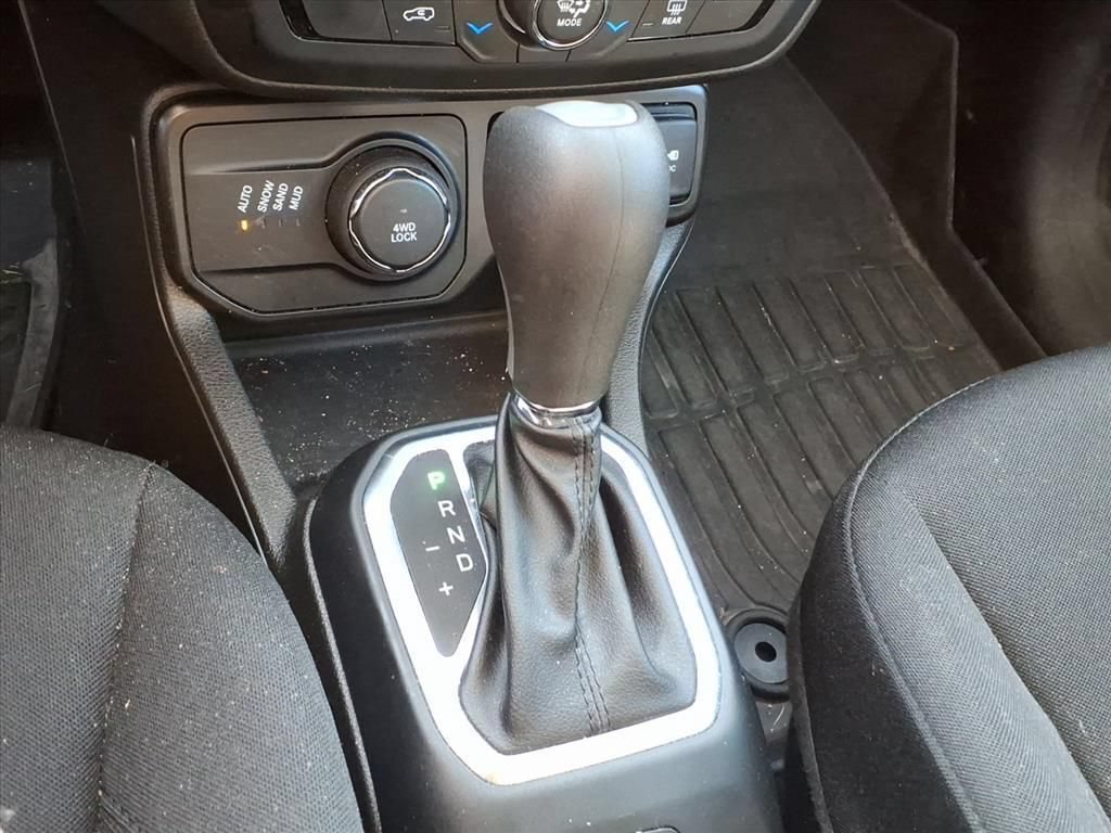Used 2021 Jeep Renegade Latitude w/ Sun & Sound Group AWD/4WD image 24