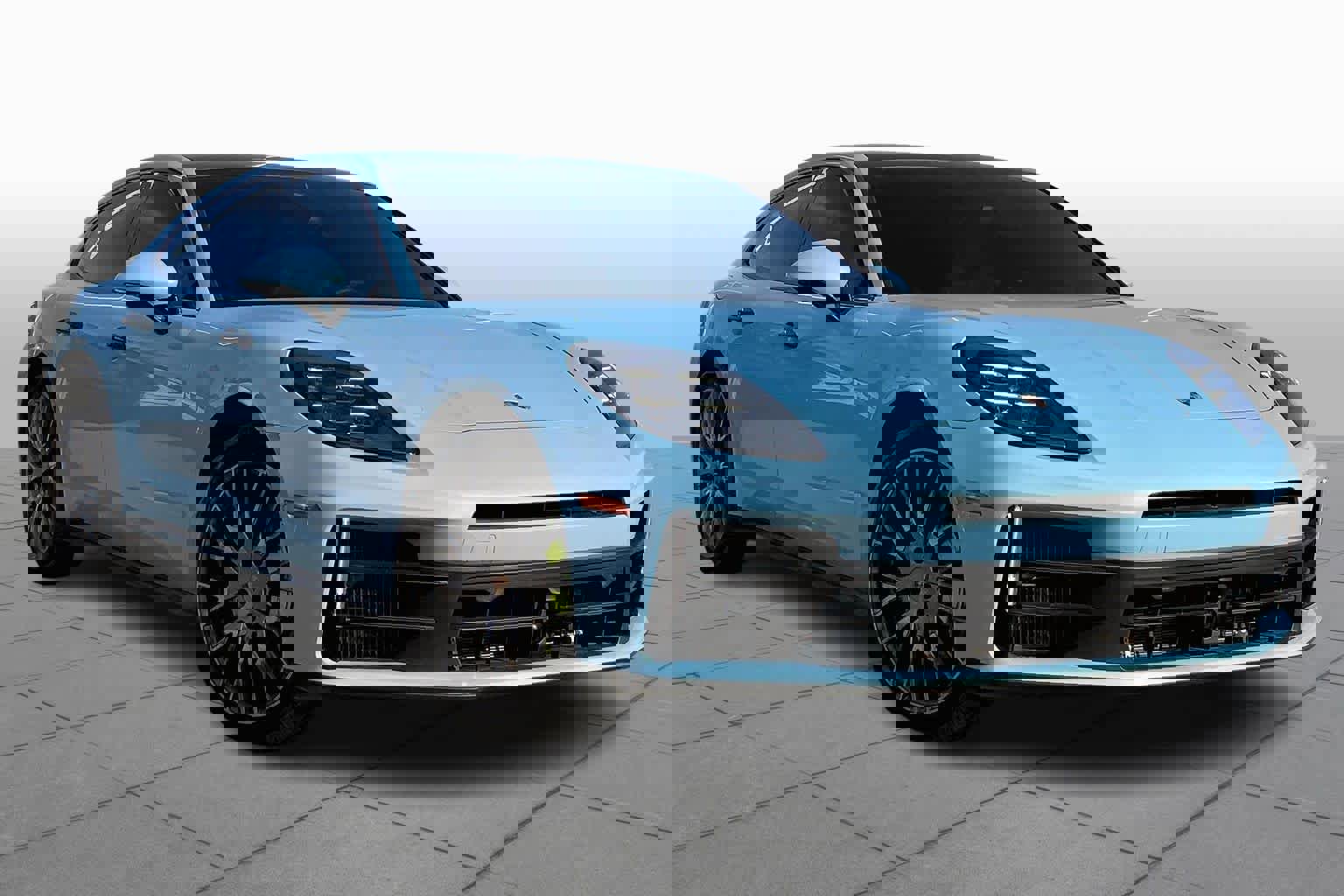 Used 2025 Porsche Panamera 4 image 3