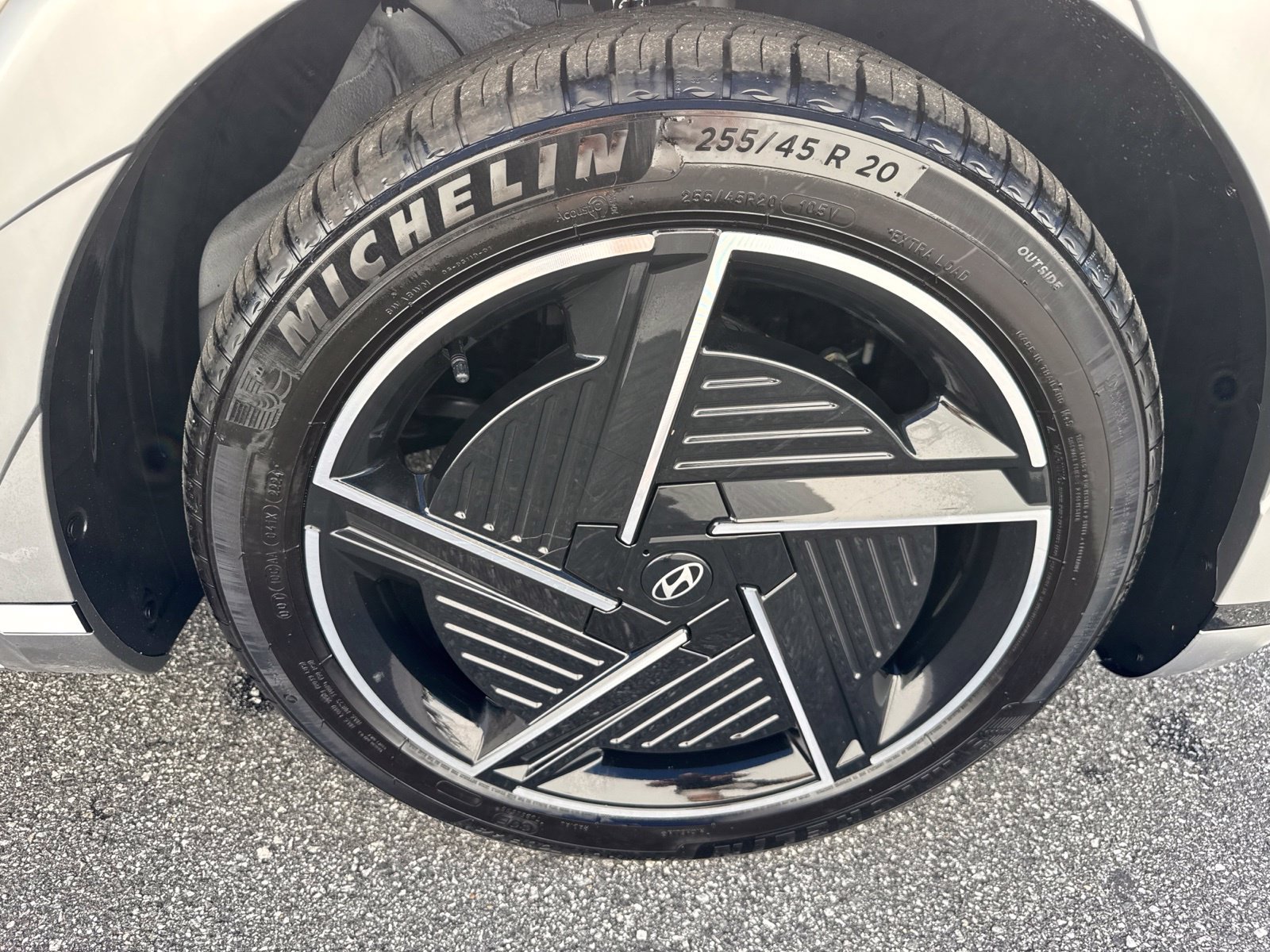 Used 2025 Hyundai Ioniq 5 Limited AWD/4WD image 9