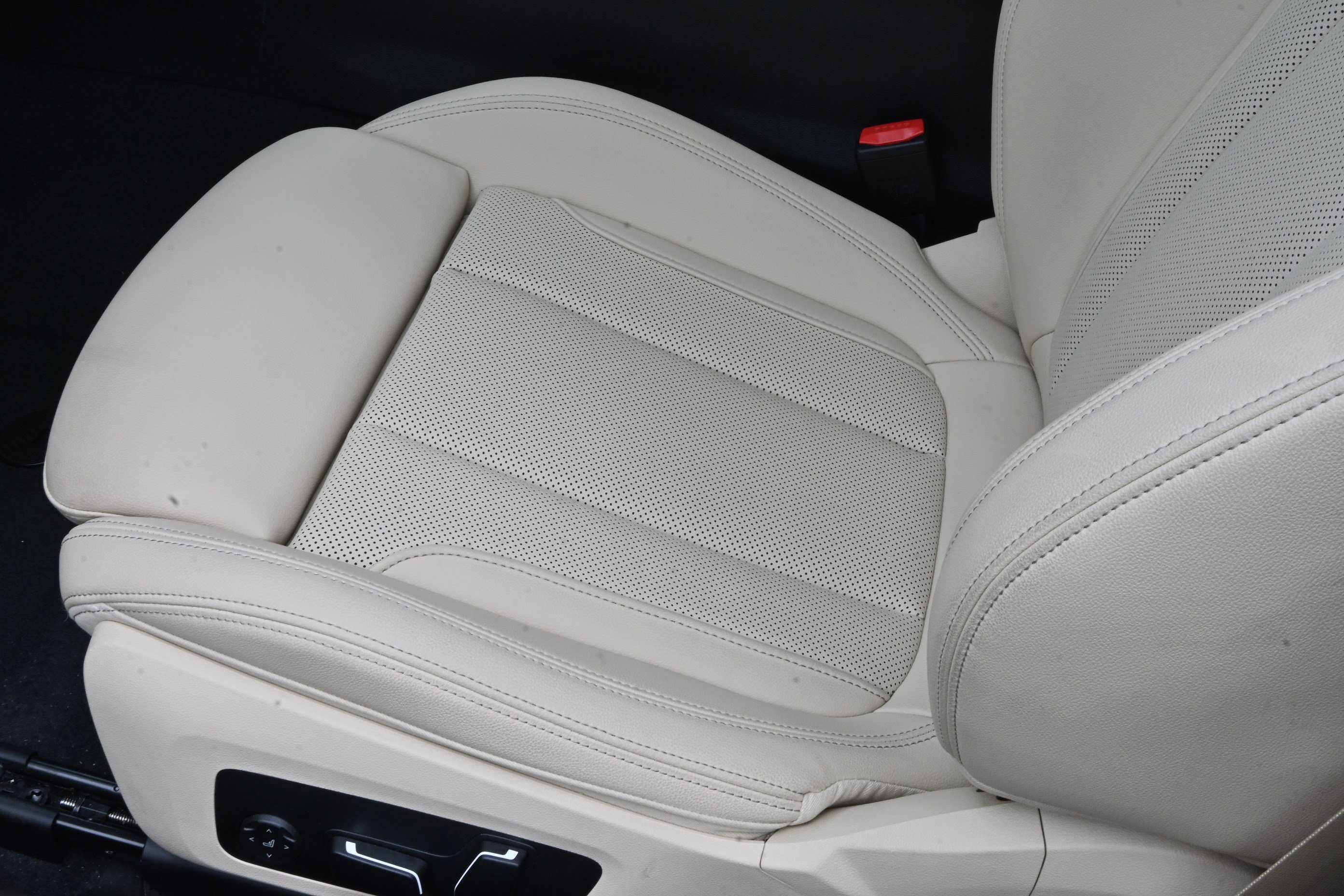 Certified 2025 BMW M240i Coupe RWD image 30
