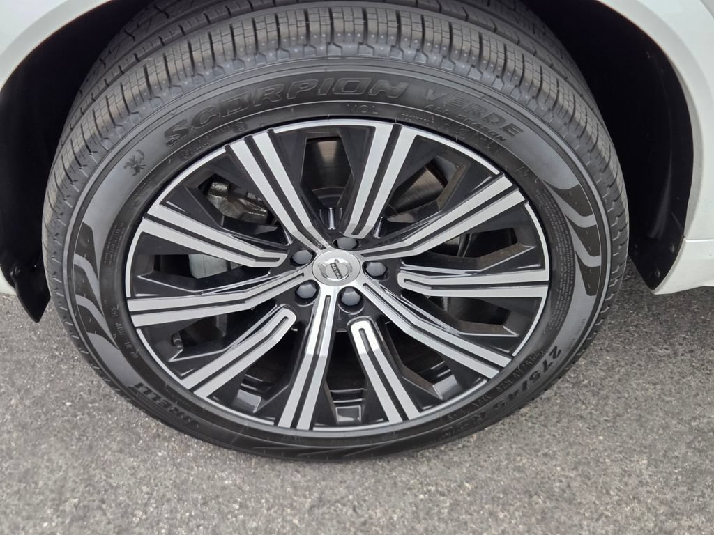 Used 2023 Volvo XC90 B6 Plus AWD/4WD image 4