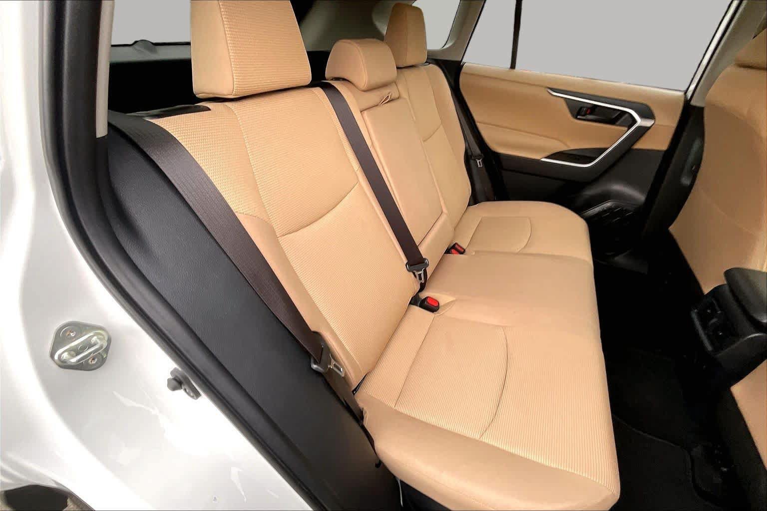 Used 2025 Toyota RAV4 LE AWD/4WD image 34