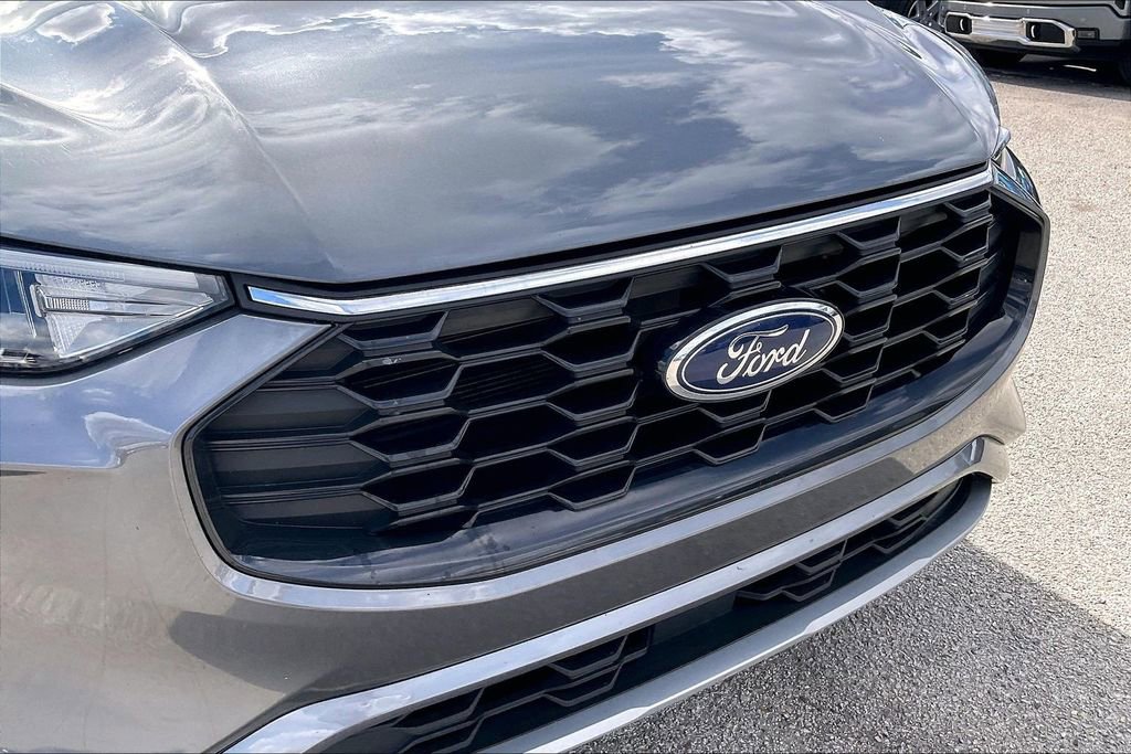 Certified 2024 Ford Escape ST-Line w/ Cold Weather Package image 33