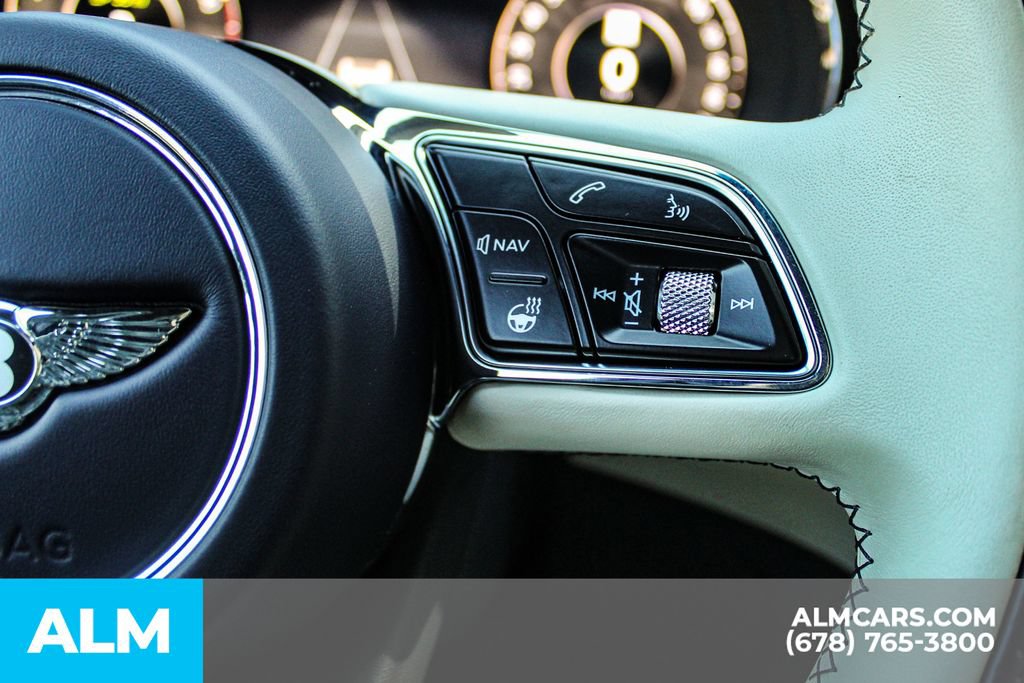 Used 2024 Bentley Bentayga AWD/4WD image 26