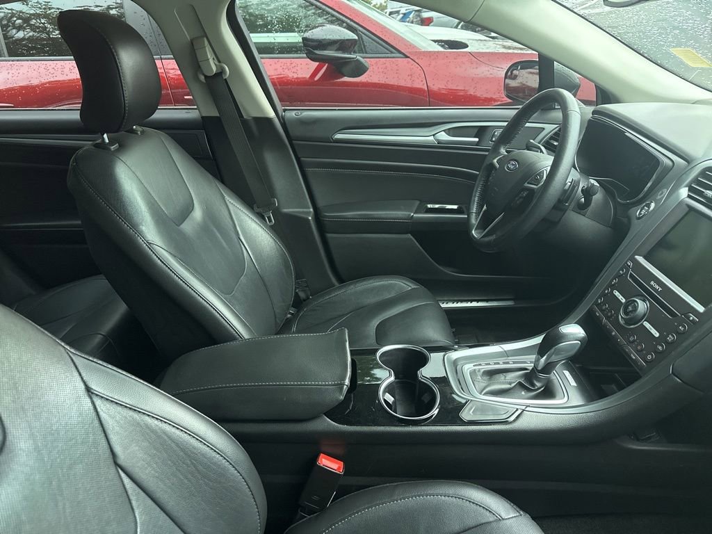 Used 2016 Ford Fusion Titanium FWD image 3