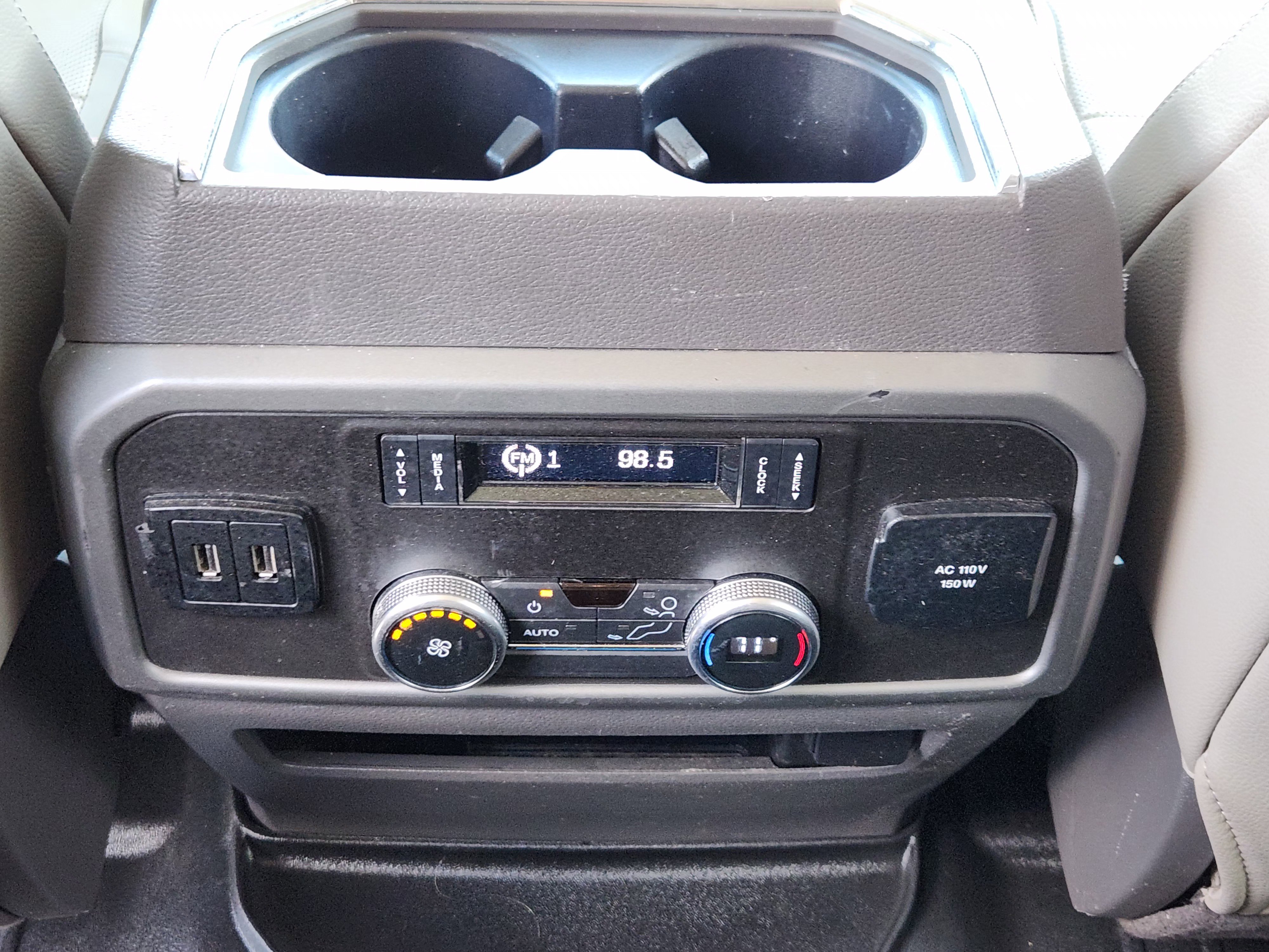 Used 2018 Ford Expedition XLT w/ Equipment Group 202A RWD image 30