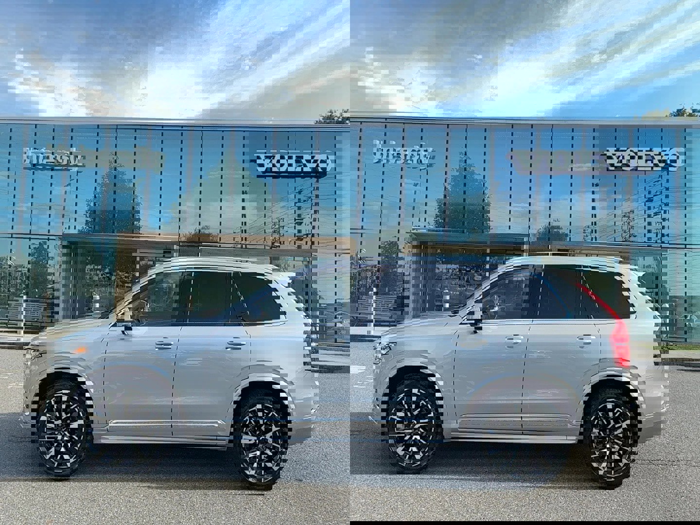 Certified 2024 Volvo XC90 B6 Plus w/ Protection Package Premier image 1