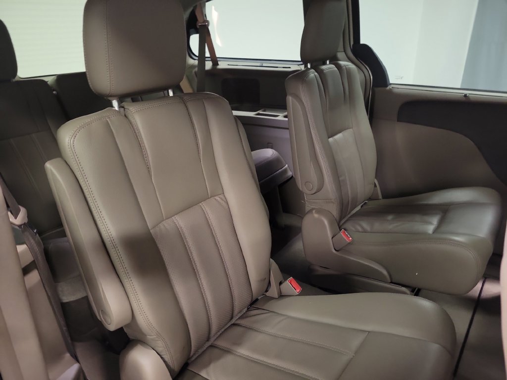 Used 2012 Chrysler Town & Country Touring-L w/ Driver Convenience Group FWD image 30
