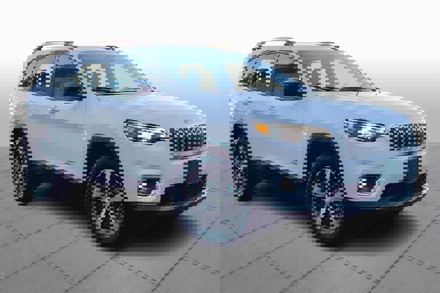 Used 2022 Jeep Cherokee Limited w/ Mopar Interior Package image 2