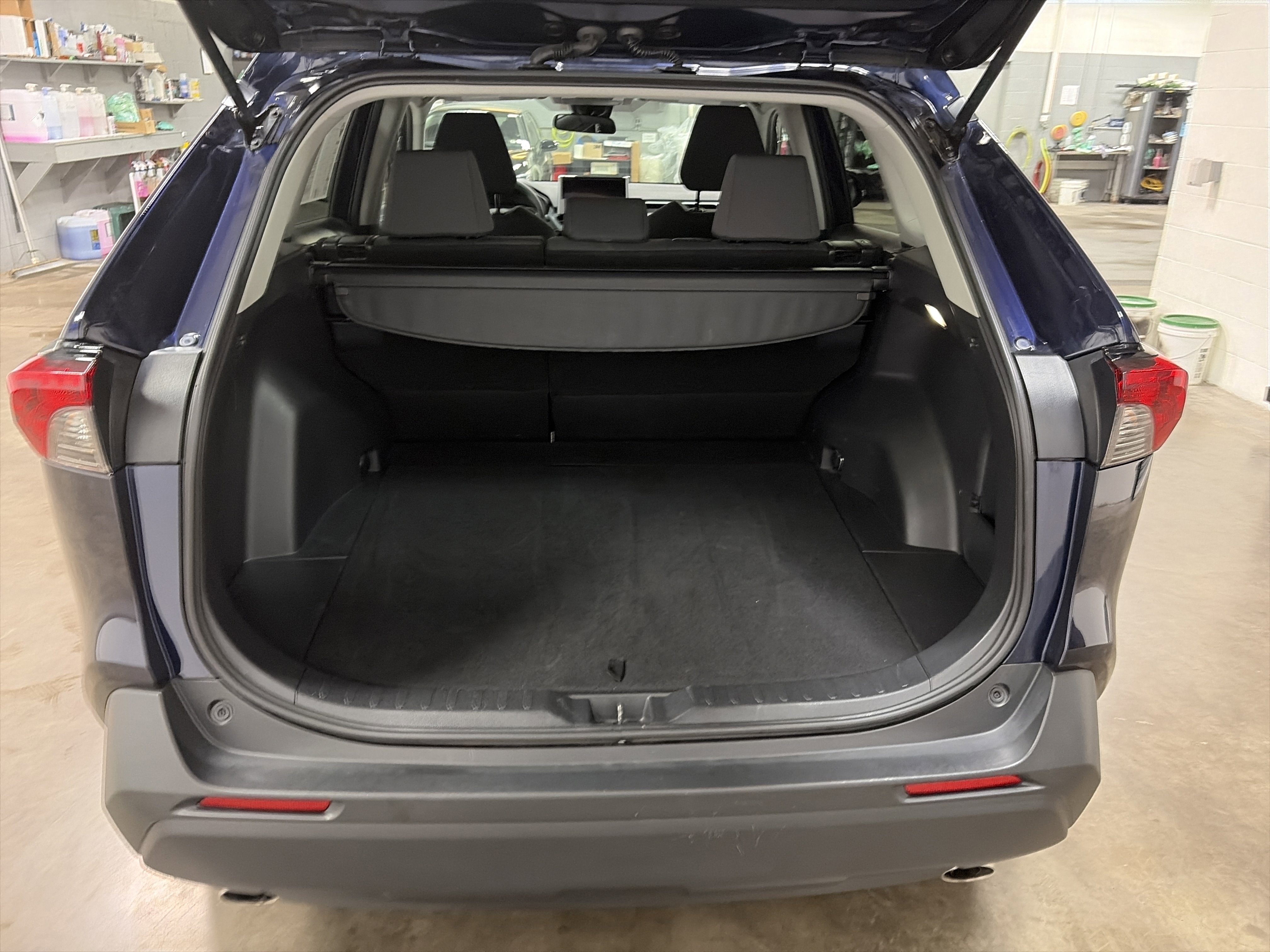 Used 2025 Toyota RAV4 XLE AWD/4WD image 25